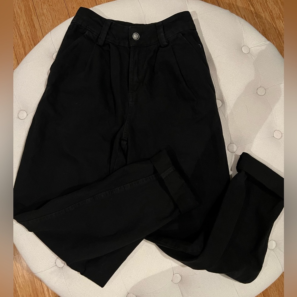 Bershka relaxed jeans. Black. 00